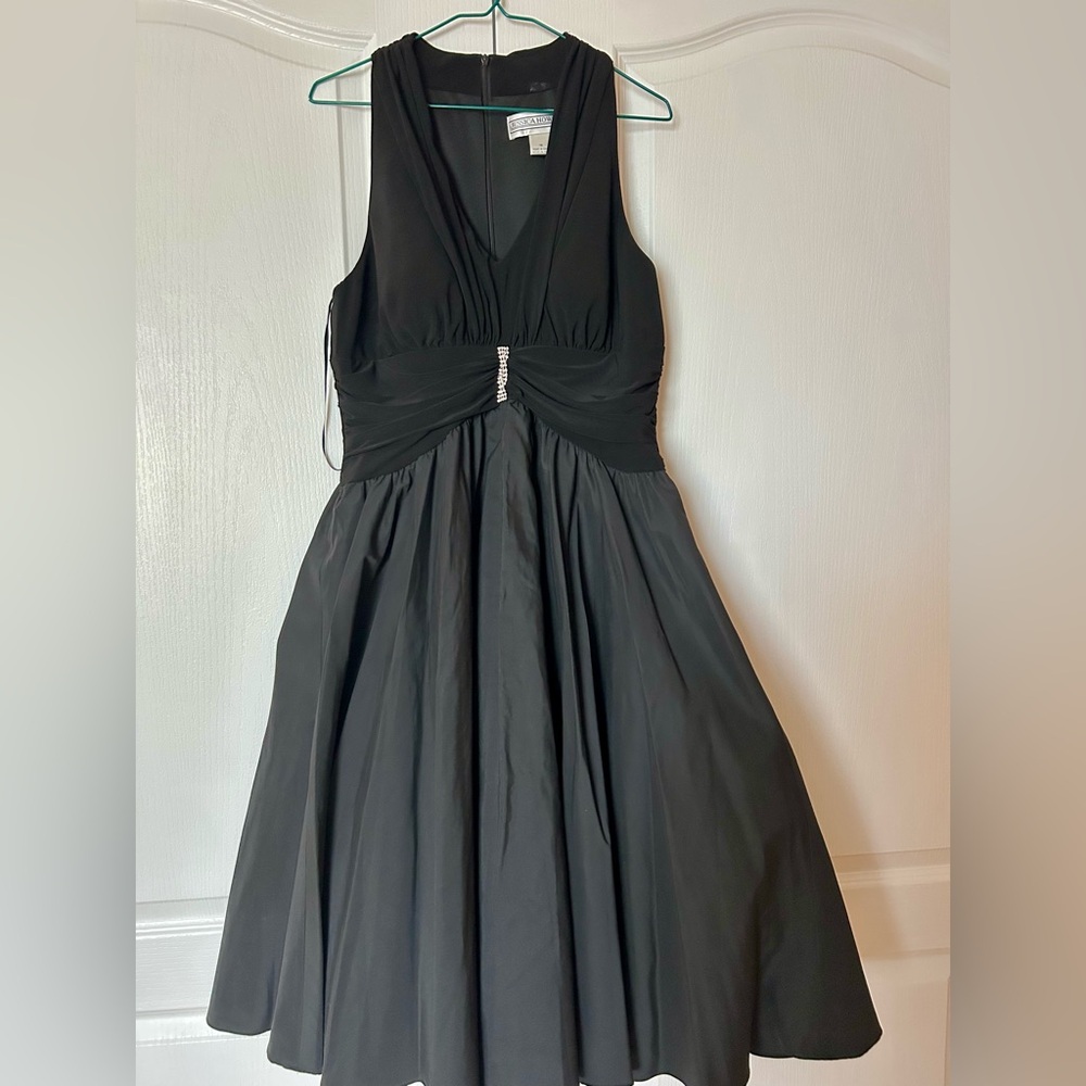 Jessica Howard Elegant Black Sleeveless Dress Size 16 - never worn